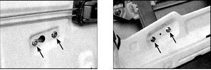 5. Отверните верхние (фото слева) и нижние (фото справа) болты регулятора стеклоподъемника