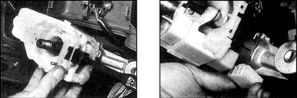 3. Снимите нужный выключатель с кронштейна (фото слева), подав на себя, разомкнув