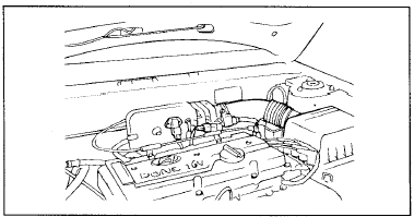 5. Отверните болты крепления корпуса воздушного фильтра и снимите корпус.