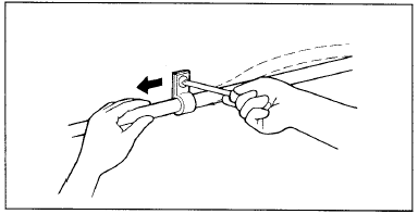 2. Закрепляйте проводку с помощью зажимов так, чтобы отсутствовала ее слабина.