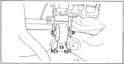 1. Снимите заднюю опору двигателя в сборе с подрамника.