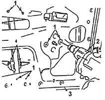 Демонтаж стеклоподъемника из передней двери (кузов седан)