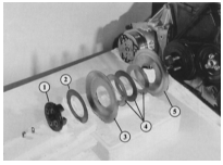 Детали шкива коленчатого вала у моделей с 4-цилиндровым двигателем и кондиционером