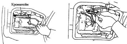 6. Открутите два болта крепления кронштейна, снимите его (рисунок слева) и аккуратно