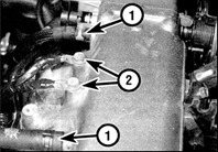 24. Отсоедините вакуумный шланг усилителя тормозов, шланг охлаждающей жидкости,