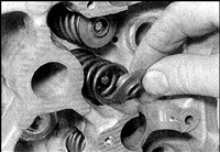 4. Установите тарелку пружины.