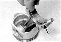 2. Вставьте на вкладыши и убедитесь, что выступы на вкладышах подшипника зашли