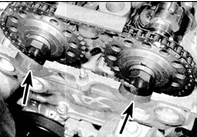 1. Тщательно очистите уплотняемые поверхности крышки и головки цилиндров, полностью