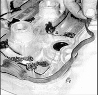 2. Уложите в канавку на крышке резиновую прокладку, проследив за правильностью