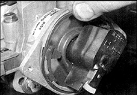 4. Установите прокладку крышки.