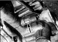 датчика Датчик (устанавливается только на автомобилях с нейтрализатором) ввернут