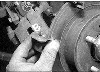 11. Снимите пружинные фиксаторы.