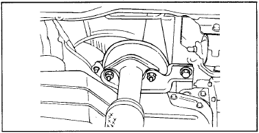 2. Отверните болты крепления приемной трубы системы выпуска к центральной трубе
