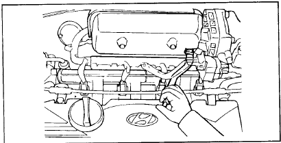 2. Запустите двигатель и дайте ему работать на режиме холостого хода. Закройте