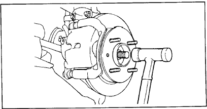 4. С помощью пластикового молотка отсоедините вал привода колеса от ступицы колеса.
