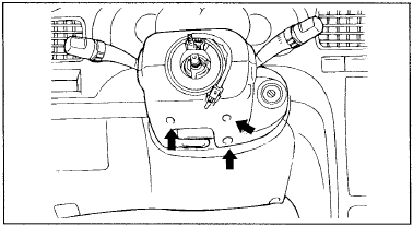 5. Снимите верхний и нижний кожухи рулевой колонки.