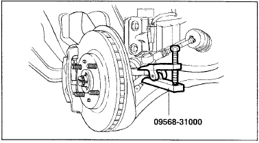 9. Извлеките шплинт, отверните гайку крепления и отсоедините шаровой шарнир наконечника