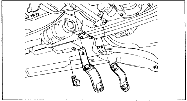 12. Снимите скобы крепления рулевого механизма и фиксаторы нагнетательной и возвратной