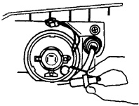 5. Выньте лампу из патрона (без поворота)..