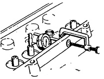 Измерение зазора между клапаном и направляющей втулкой