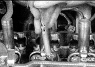 11. Протрите от масла регулировочные шайбы толкателей, нанесите метки маркером