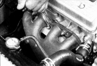 5. Отверните гайки и болты крепления и снимите коллектор вместе с прокладкой.