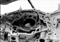 3. Проверьте щупом зазор между ротором и корпусом насоса.