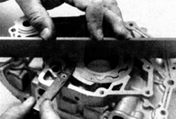 4. С помощью щупа и калибра проверьте торцовый зазор ротора.