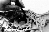 5. Проверьте щупом зазор в зацеплении ведущего и ведомого роторов. Результаты