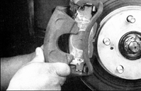 8. Снимите суппорт.