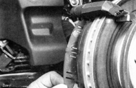 16. ... и, если установлена, внутреннюю прокладку с внутренней тормозной колодки.