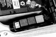 Расположение блока предохранителей на моделях с кондиционером